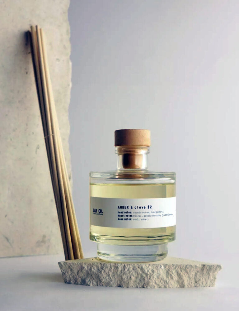 Híbýlailmur diffuser Lab Co | Amber & Clove