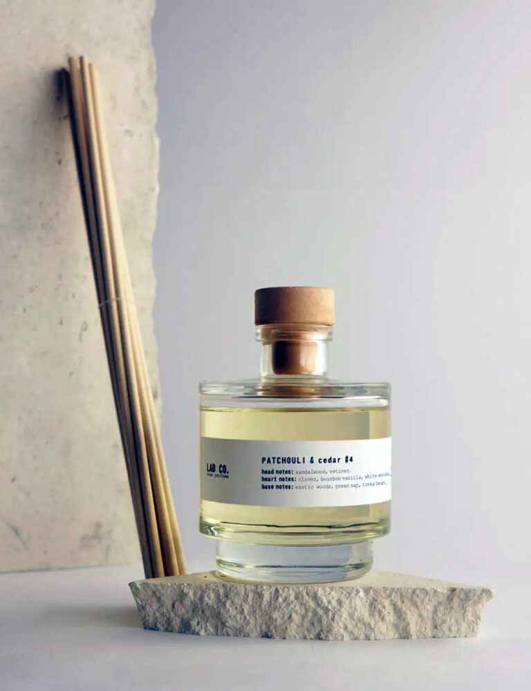 Híbýlailmur diffuser Lab Co. | Patchouli & Cedar